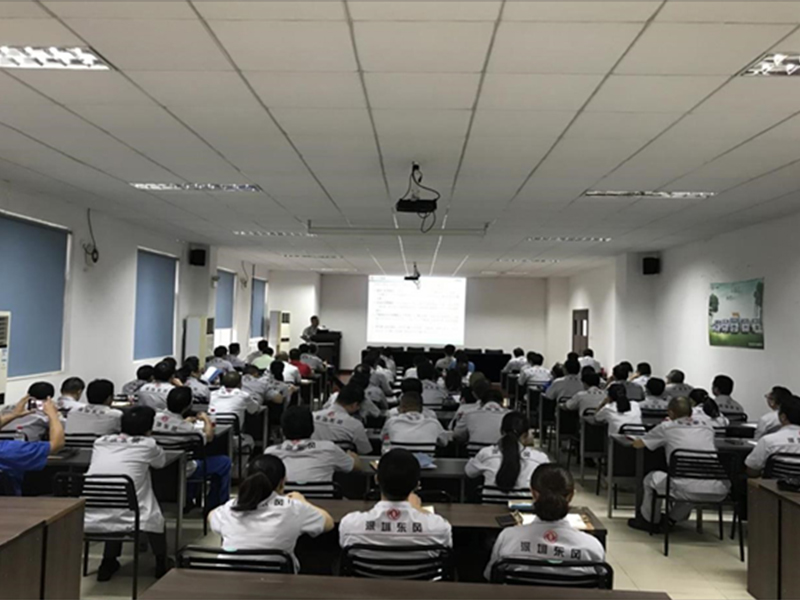 加強懲治“微腐敗”,深入推進(jìn)全面從嚴治黨